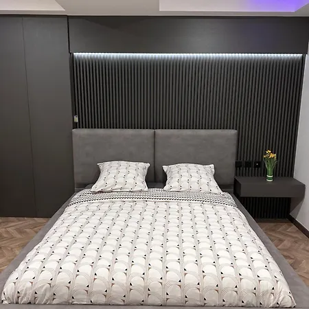 Apartment Deluxe *